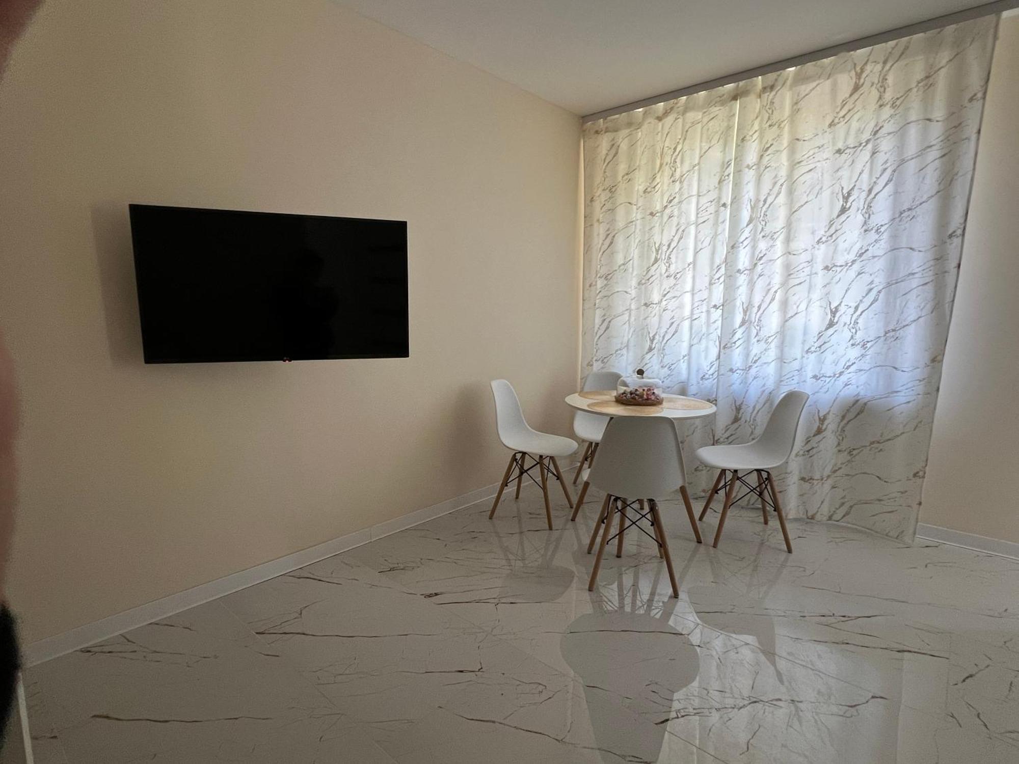 Nowe Luksusowe Manufaktura-prywatny Na Wylacznosc-wanna-zamykany Ogrodzony Parking, Blok,niskie Pietro-cisza I Spokoj Apartment